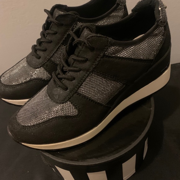 Platform Sneakers - Picture 3 of 4